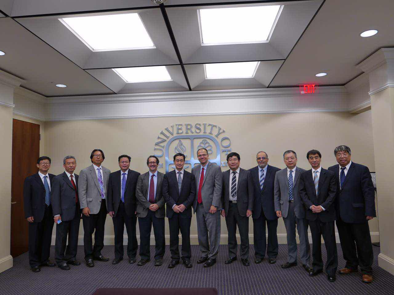 访问美国桥港大学 访问美国桥港大学